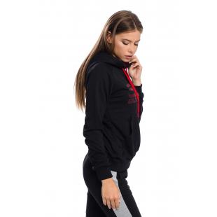 Дамски суитшърт от мека и топла материя, подходящ за ежедневието.